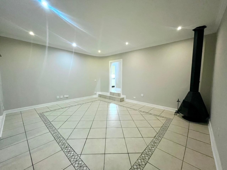 5 Bedroom Property for Sale in Safari Gardens North West